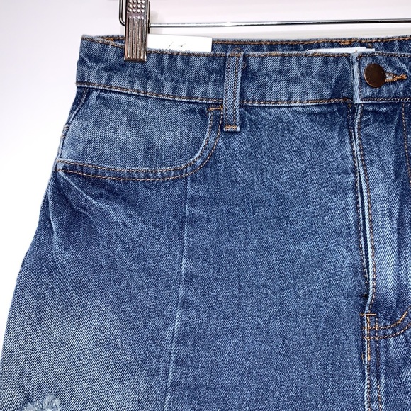 NWT FOREVER 21 Denim Blue Ripped Raw Hem Skirt - Picture 2 of 8